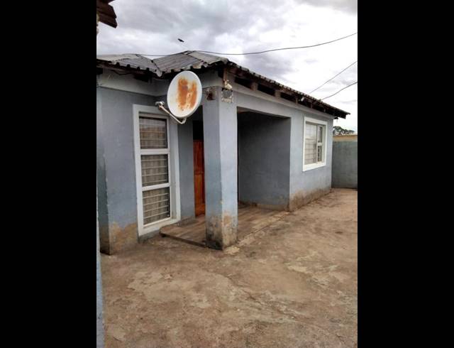 3 BEDROOM HOUSE FOR SALE IN SLOVOVILLE